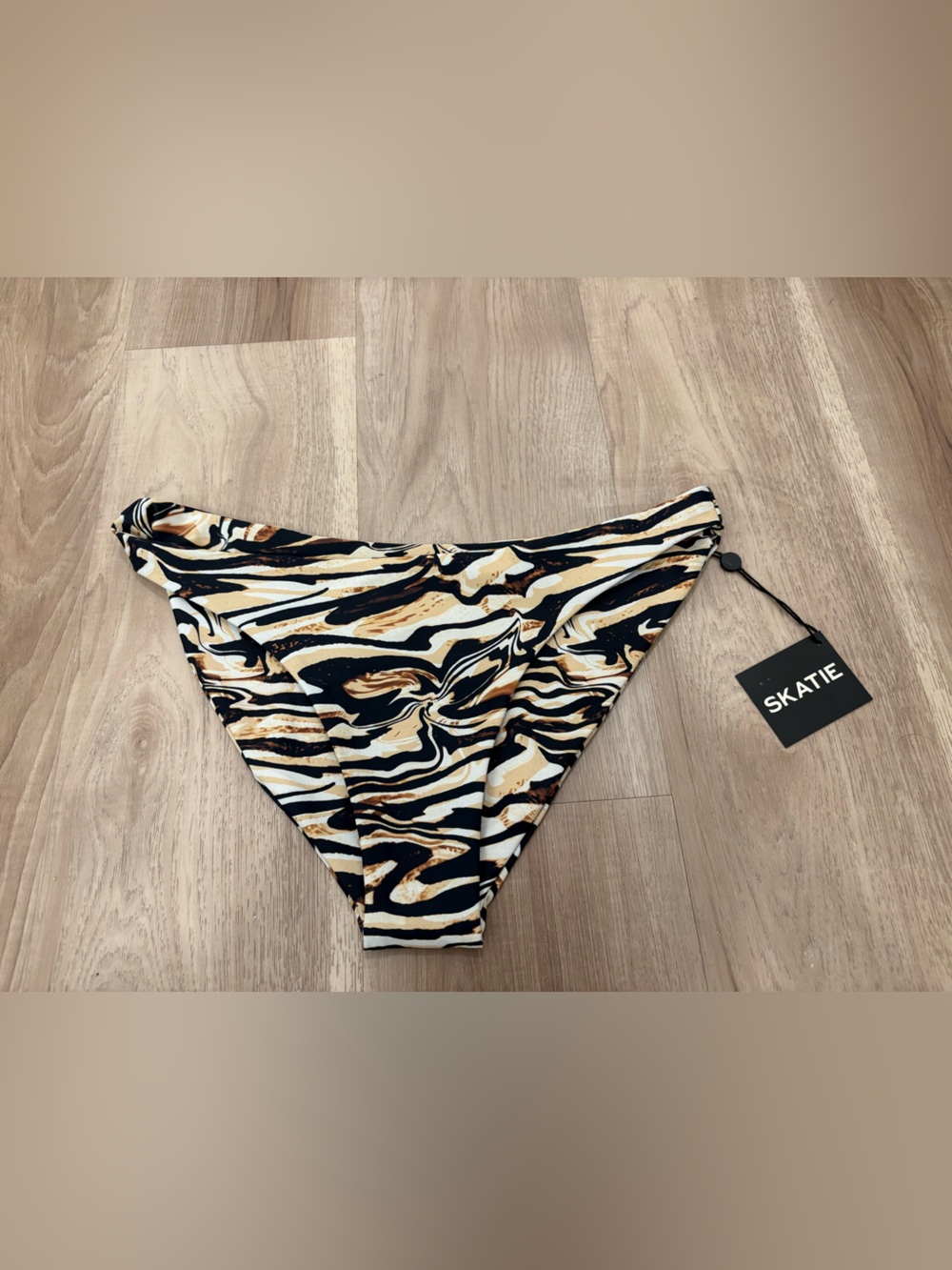 Skatie bikini bottom